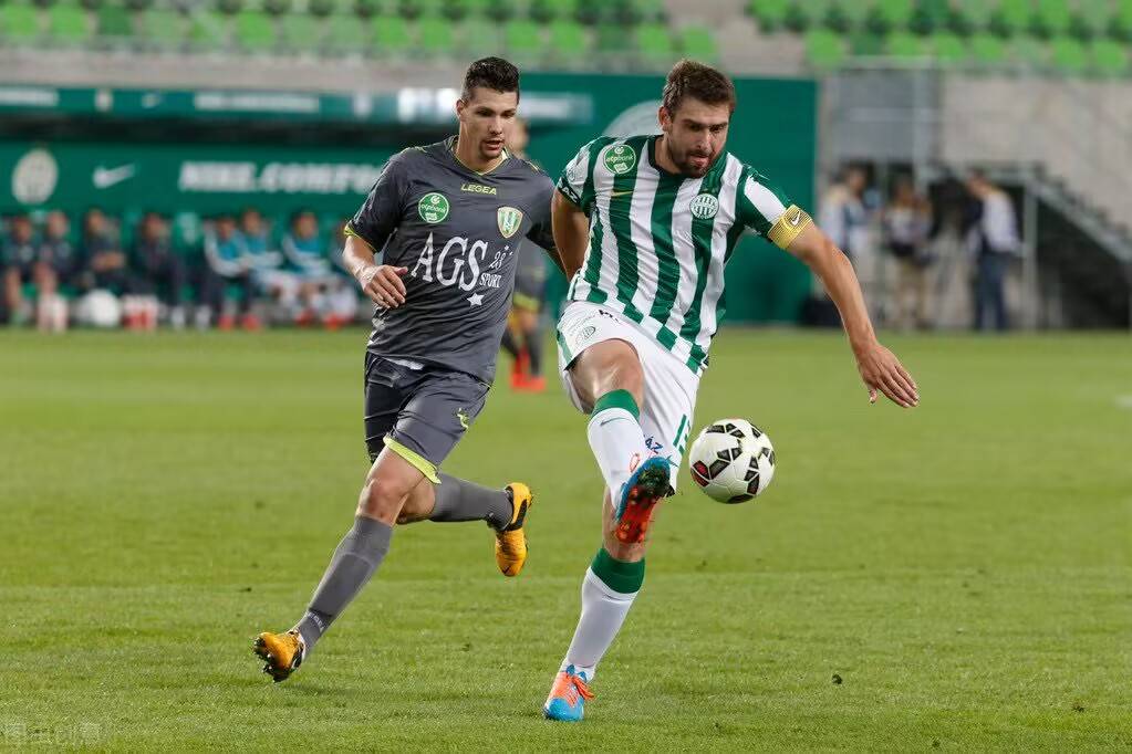 爱游戏平台-关于瓦伦西亚训练开放日，国际比赛日临场应变引欢呼，西甲在即，赛季目标并未改变的信息