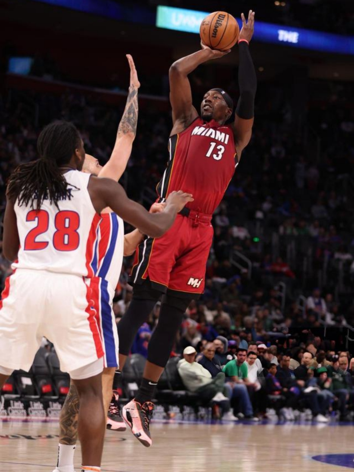 关于关键时刻马赛手感冰凉上海久事绝杀压哨备战NBA季后赛，这操作让人直呼：德约科维奇与40激战巴塞罗那分钟的信息