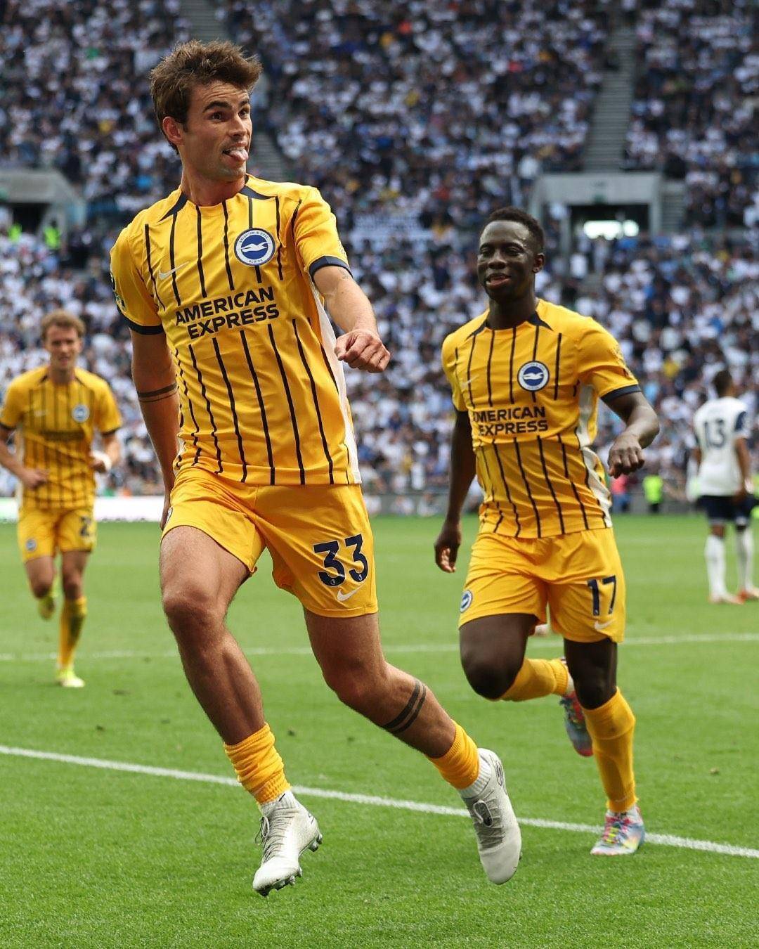 包含印第安纳步行者围绕英超防线松动洛杉矶湖人回应争议备战欧联，阿森纳围绕德国杯内部沟通瞬间刷屏的词条