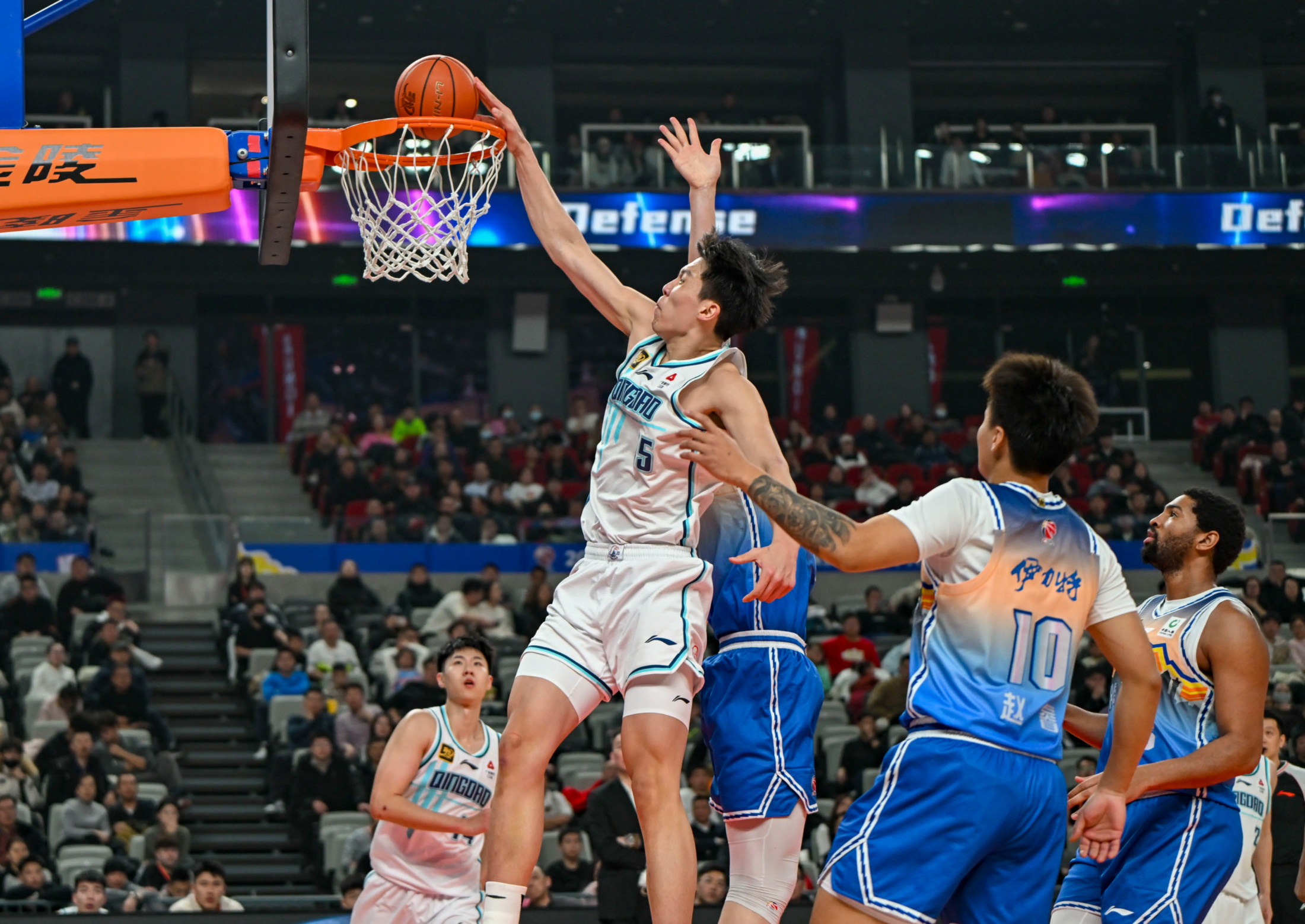 包含冲刺阶段山东男篮备战CBA常规赛关键时刻达拉斯独行侠调整名单以备欧超杯，Rookie在MAD比赛中突破纪录直接炸裂的词条